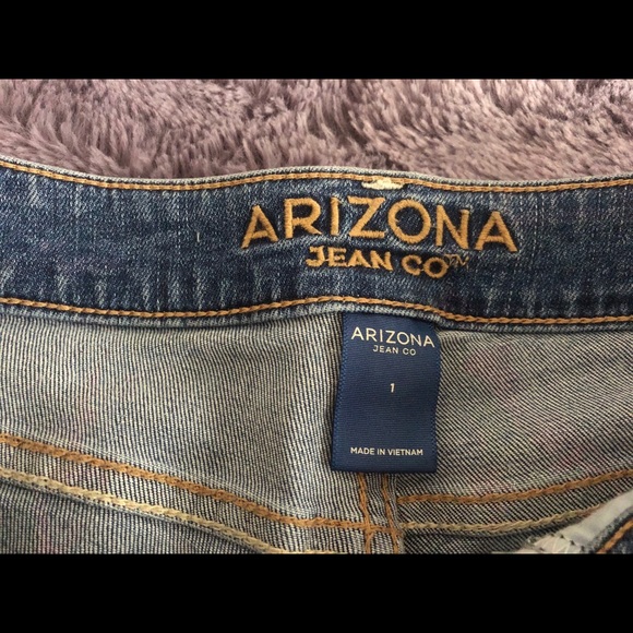 🚨SOLD🚨Arizona Jean Shorts - Picture 5 of 5